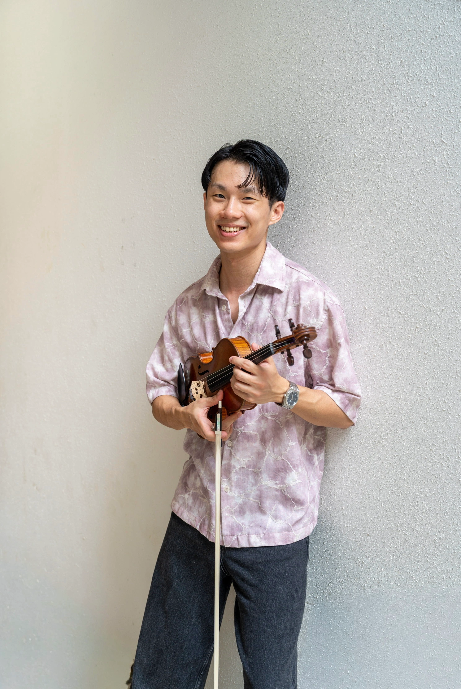 Ding Sng with a violin